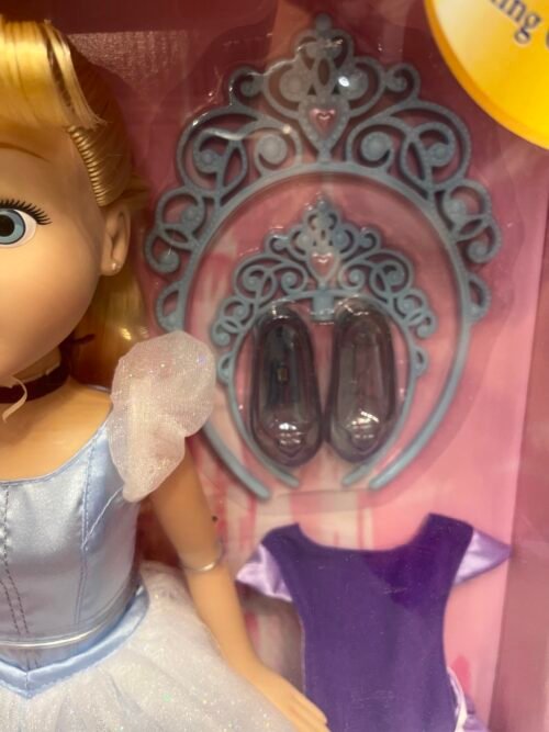 Disney princess Interactive Cinderella doll - Image 4