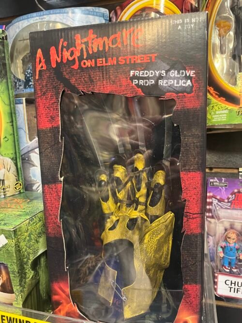 NEW! NECA REEL TOYS 1984 Nightmare On Elm Street Freddy's Glove Prop Replica